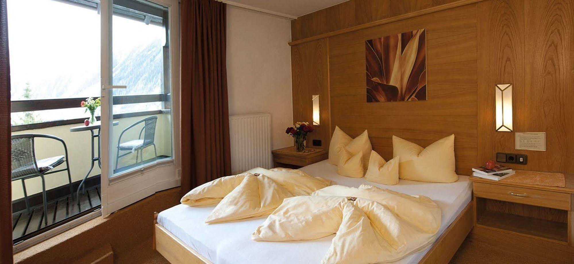 Zum Hirschen 3* Langenfeld